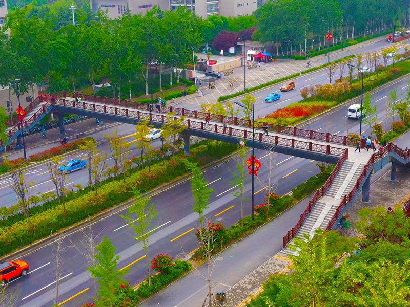 Zhongke Huaxia Kaifeng Tokyo Avenue Pedestrian Overpass (700t)